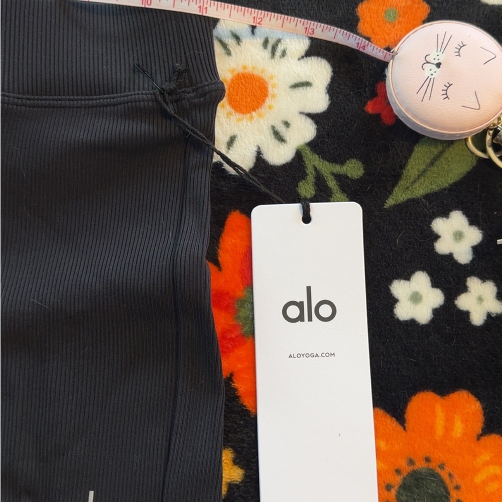 ALO Yoga Goddess Ribbed High-Waisted Hot Short SZ XXS - Picture 2 of 6